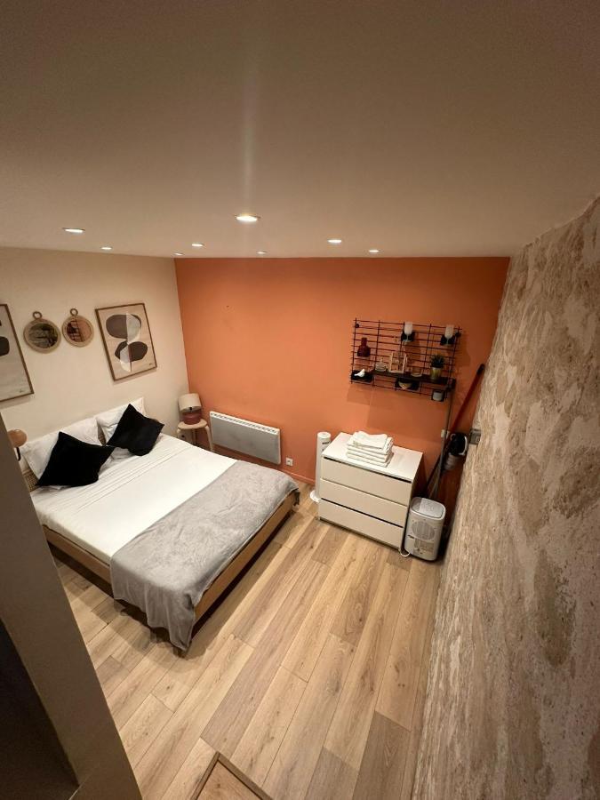 Modern And Warm Fully Renovated Split Level Apart Steps Away From The Grands Boulevard Lejlighed Paris Eksteriør billede